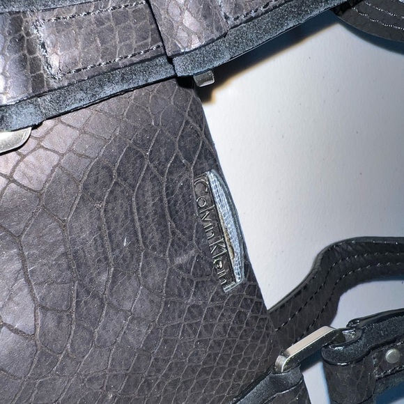 Calvin Klein black mini duffle shaped shoulder bag - Picture 2 of 3